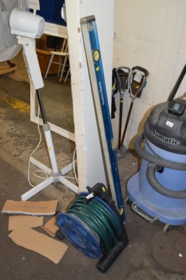 Lot 935 - A hose reel and a spirit level