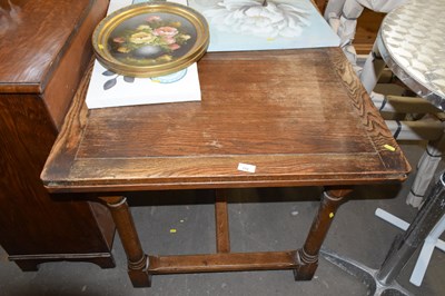 Lot 772 - An early 20th Century oak drawer leaf dining...