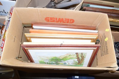 Lot 790 - Box of assorted pictures