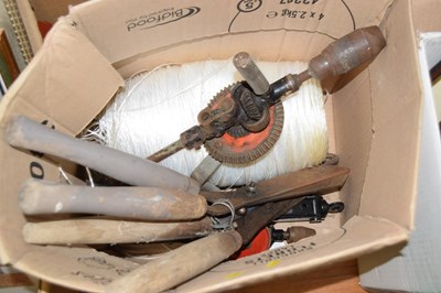 Lot 798 - Box of assorted tools and a roll of twine