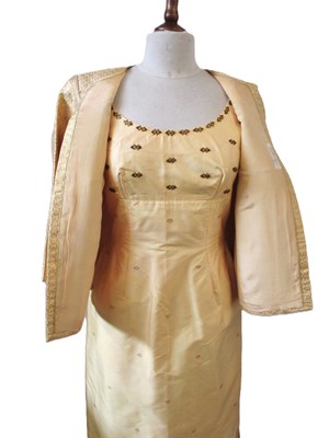 Lot 91 - A buttermilk yellow silk two piece by Gosden,...
