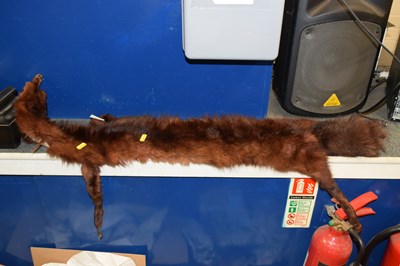 Lot 39 - A vintage fox fur scarf with feet and heat
