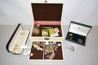 Lot 69 - Mixed Lot: Costume jewellery