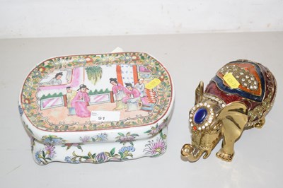 Lot 91 - A reproduction Chinese porcelain stand...