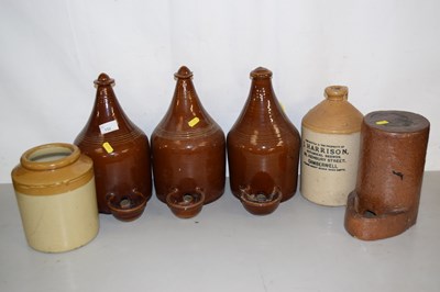 Lot 152 - Mixed Lot: Ceramic bird drinkers, stoneware...