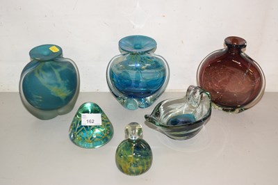 Lot 162 - Mixed Lot: Mdina and other glass wares to...