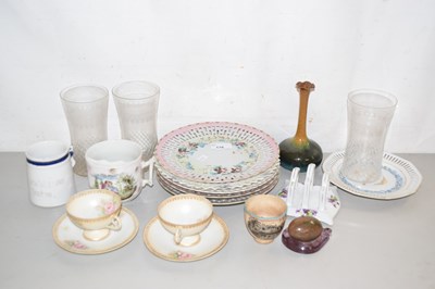 Lot 176 - Mixed Lot: Various ribbon plates, tea wares...