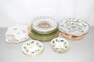 Lot 193 - Mixed Lot: Various dinner wares to include...