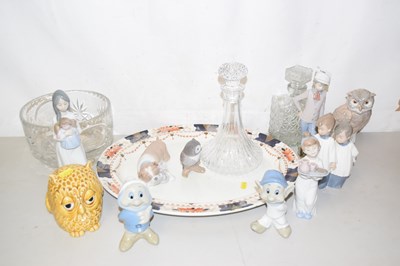 Lot 196 - Mixed Lot: Various Nao and Lladro figurines...