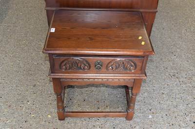 Lot 288 - A small oak side table with single drawer