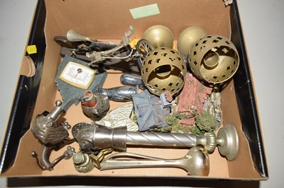 Lot 503 - Mixed Lot: Various assorted ornaments, brass...