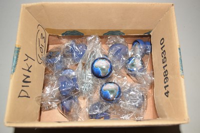 Lot 504 - A box of drawer handles