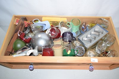 Lot 505 - Box of assorted glass wares, kitchen wares etc