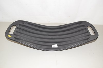 Lot 512 - A fitness balance board