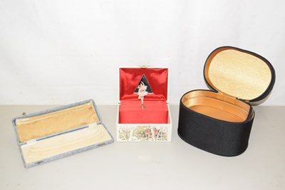 Lot 545 - Three assorted jewellery boxes