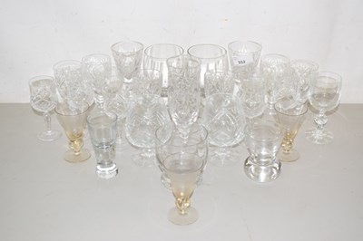 Lot 552 - Mixed Lot: Various clear glass wares