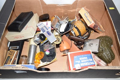 Lot 607 - One box of various house clearance items
