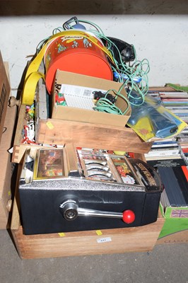 Lot 643 - Mixed Lot: A modern plastic miniature slot...