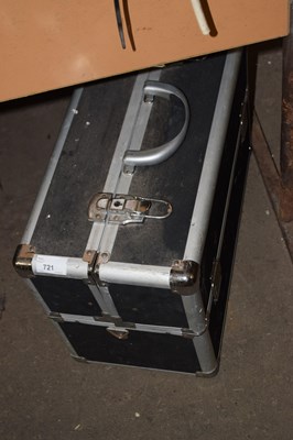 Lot 721 - A cantilever toolbox