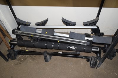 Lot 725 - A group of various car roof bars