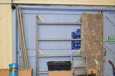Lot 733 - A scaffold tower