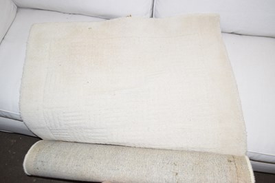 Lot 783 - A modern cream floor rug