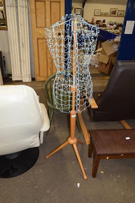 Lot 813 - A wirework tailors mannequin