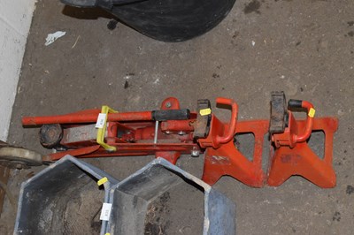 Lot 836 - A trolley jack and a pair of axle stands