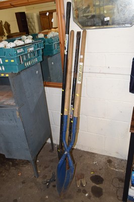 Lot 849 - Mixed Lot: Garden tools