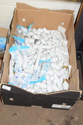 Lot 854 - A box of various plumbing attachments