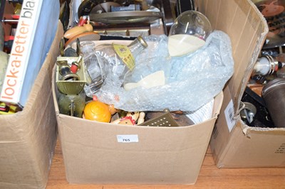 Lot 765 - One box of various kitchen wares, house...