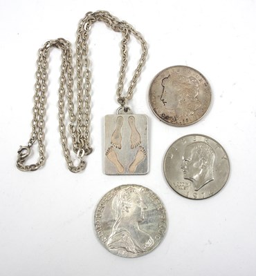 Lot 104 - Mixed Lot: A white metal medallion and chain,...