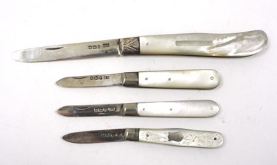 Lot 105 - A group of four mother of pearl handled silver...