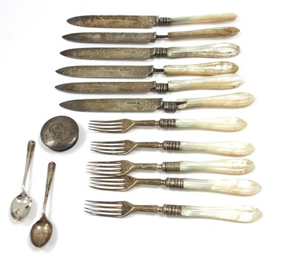 Lot 133 - Mixed Lot:  Eleven silver bladed dessert...
