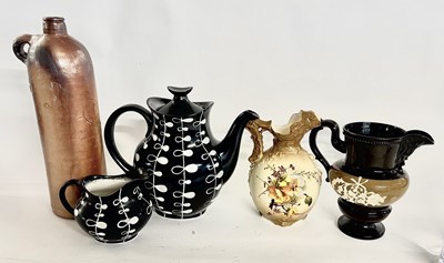 Lot 279 - A collection of ceramics including a coffee...