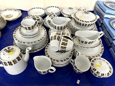 Lot 10 - A quantity of Alfred Meakin retro Glo-white...