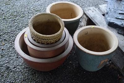 Lot 174 - Qty various Pots/Planters