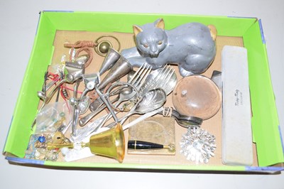 Lot 118 - A box of various assorted cutlery, costume...