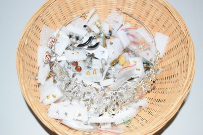 Lot 120 - Onr box of various costume jewellery