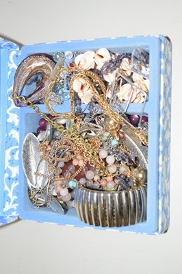 Lot 121 - One box of costume jewellery