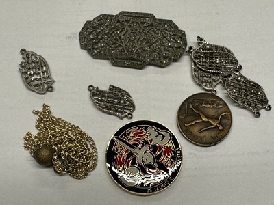 Lot 128 - Mixed Lot: Various resin animal models, a...