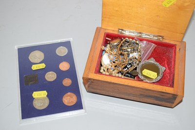 Lot 132 - A box of assorted costume jewellery and a...