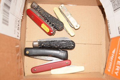 Lot 135 - Box of assorted pocket knives