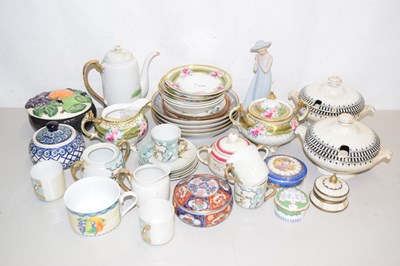 Lot 154 - Mixed Lot: Various assorted tea wares, sauce...