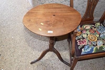 Lot 319 - A Georgian mahogany wine table with oval top