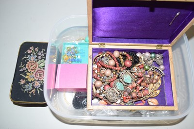 Lot 117 - A large box of assorted costume jewellery