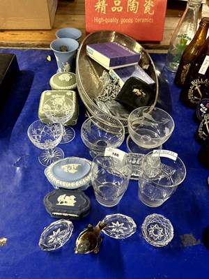 Lot 186 - Mixed Lot: Various glass wares, Wedgwood...
