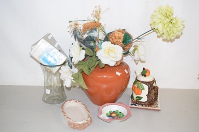 Lot 191 - Mixed Lot: Various ceramics, fake flowers,...