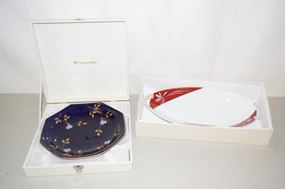 Lot 195 - A Koransha gilt decorated dish in presentation...