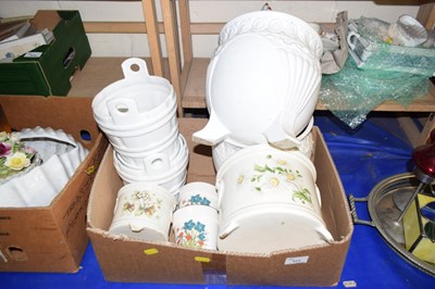 Lot 521 - Quantity of planters